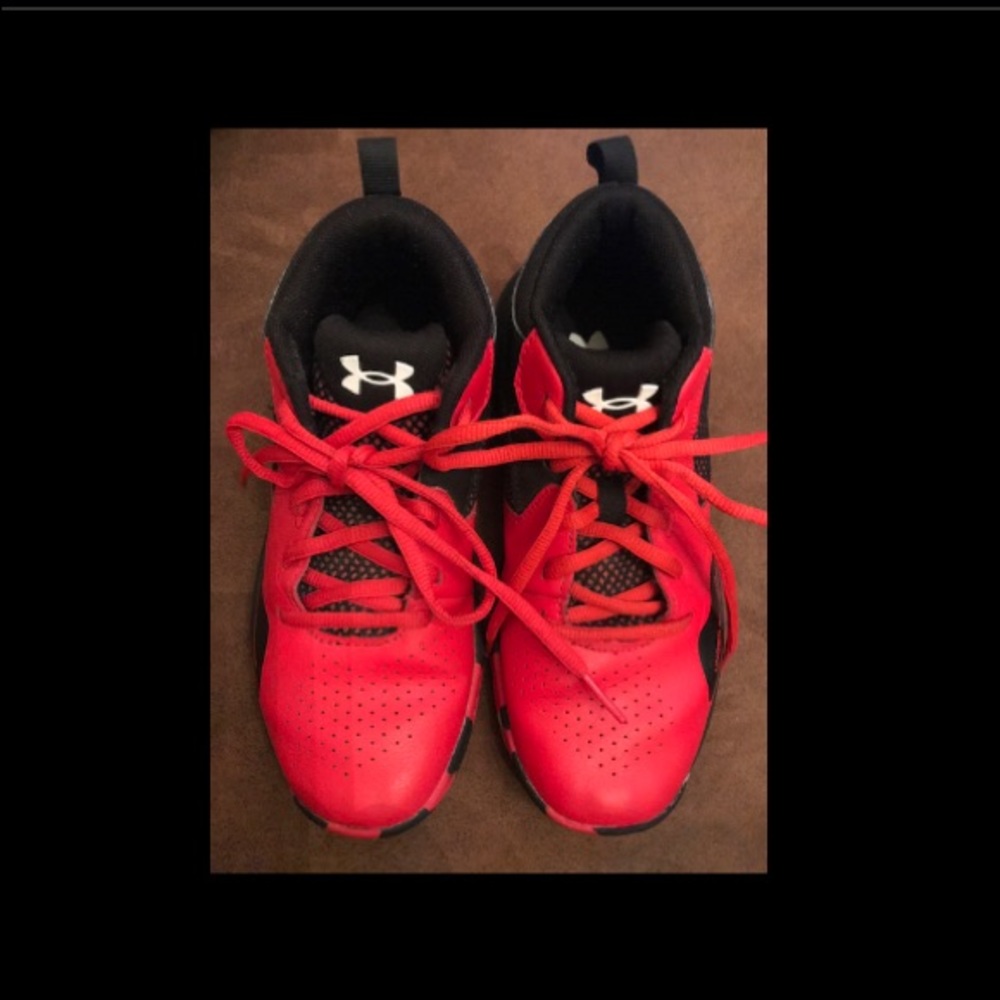 UNDER ARMOR Size 2.5